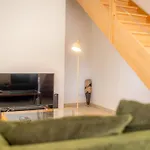 Maison Moderne Et Spacieuse Avec Jardin A *
