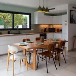Prázdninový dům Maison Moderne Et Spacieuse Avec Jardin A Pessac