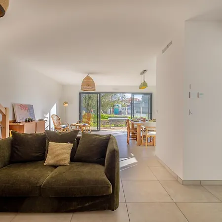 Prázdninový dům Maison Moderne Et Spacieuse Avec Jardin A Pessac