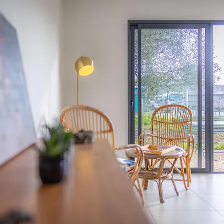 Maison Moderne Et Spacieuse Avec Jardin A