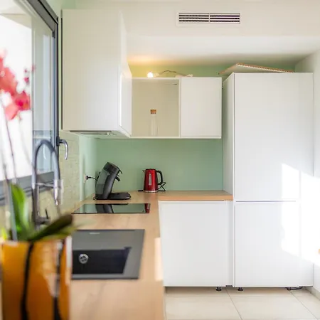 Maison Moderne Et Spacieuse Avec Jardin A Nyaraló *