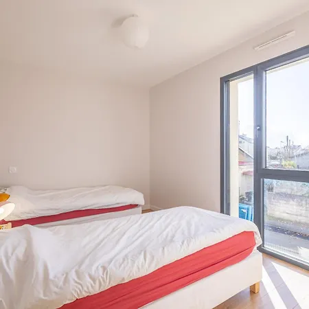 Maison Moderne Et Spacieuse Avec Jardin A