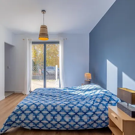 Maison Moderne Et Spacieuse Avec Jardin A