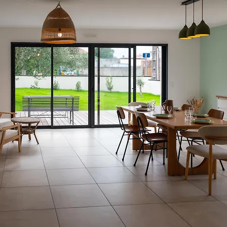 Prázdninový dům Maison Moderne Et Spacieuse Avec Jardin A Pessac