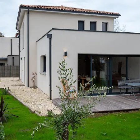 Prázdninový dům Maison Moderne Et Spacieuse Avec Jardin A Pessac
