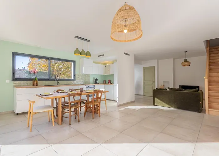 Maison Moderne Et Spacieuse Avec Jardin A Feriehus