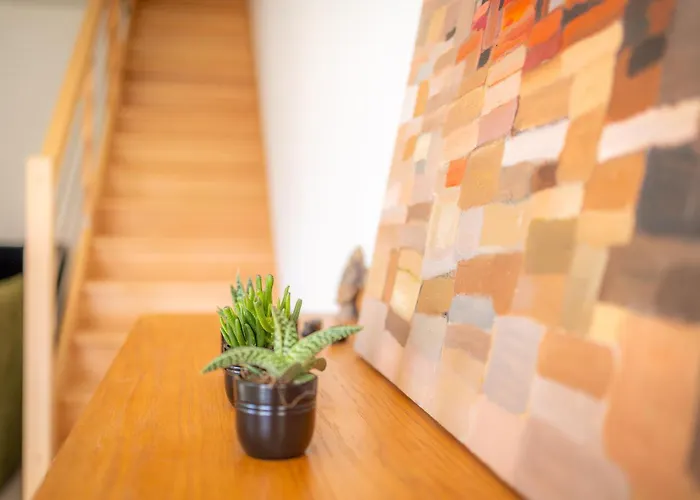 Maison Moderne Et Spacieuse Avec Jardin A *