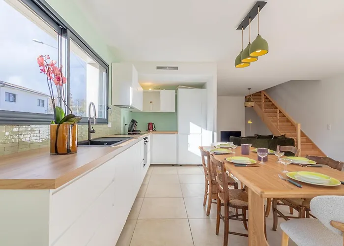 Maison Moderne Et Spacieuse Avec Jardin A Feriehus *