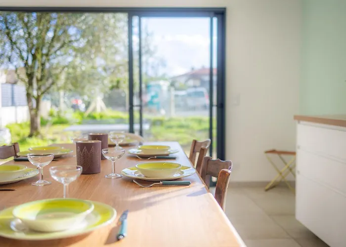 Maison Moderne Et Spacieuse Avec Jardin A Feriehus Pessac