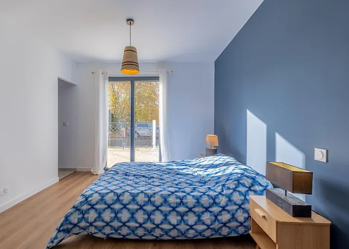 Maison Moderne Et Spacieuse Avec Jardin A