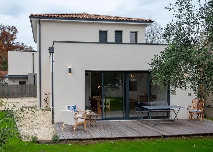 Maison Moderne Et Spacieuse Avec Jardin A Feriehus Pessac